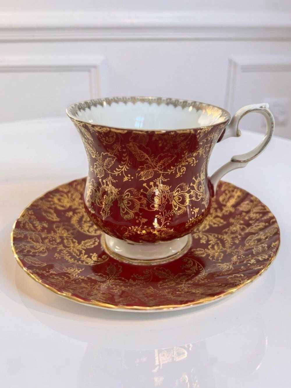 Vtg Maroon 5222 Elizabethan English Bone China Teacup & Saucer w/ Gold Scrolls